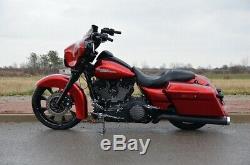 Harley-Davidson FLHX Street Glide Bagger 21 Motor CNC Red Hot Sunglo&Black