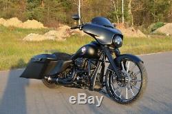 Harley-Davidson FLHXS Street Glide Special Bagger Umbau 26 Rake Body Stretched